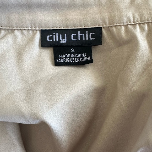 NWOT CITY CHIC FLORAL BUTTON DOWN TOP BLOUSE - CITY CHIC SIZE S (Size 16) - Picture 5 of 9